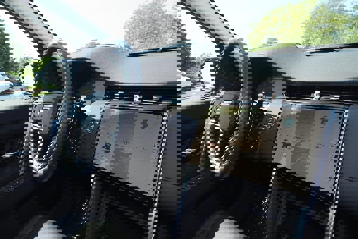 Used 2024 Land Rover Discovery Sport S image 54