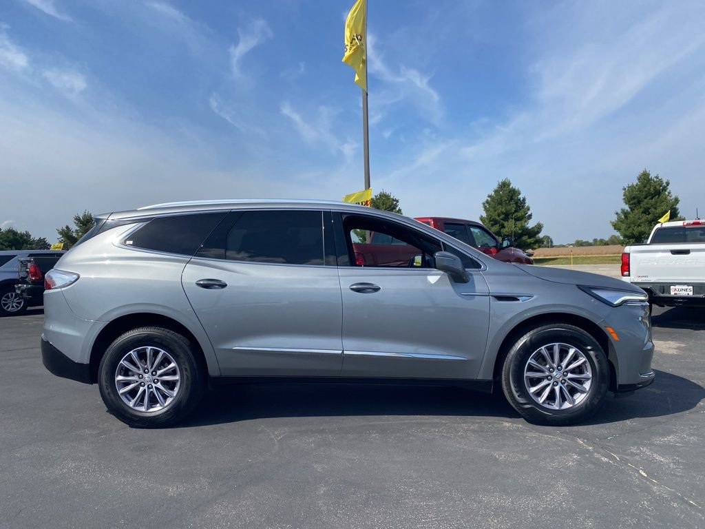 Used 2024 Buick Enclave Premium image 4