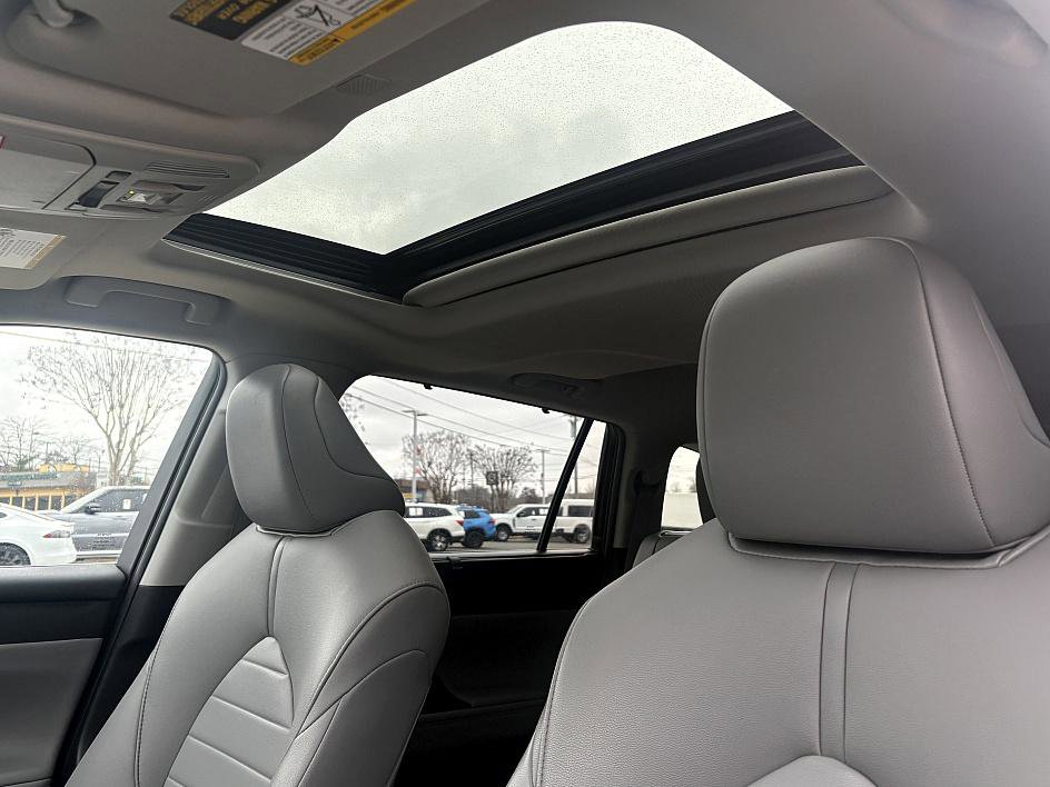 Used 2021 Toyota Highlander XLE image 19