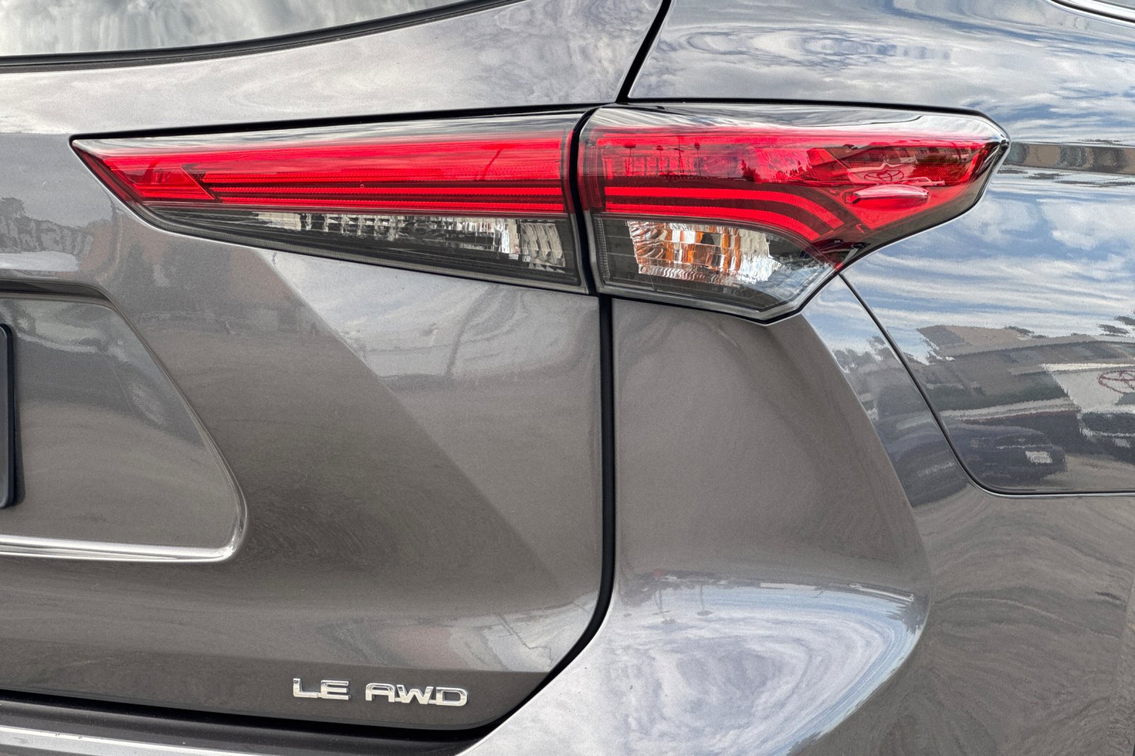 Used 2023 Toyota Highlander LE AWD/4WD image 30