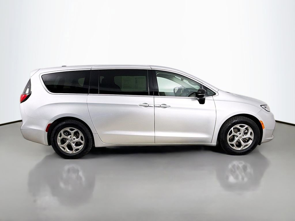 Used 2024 Chrysler Pacifica Limited image 9