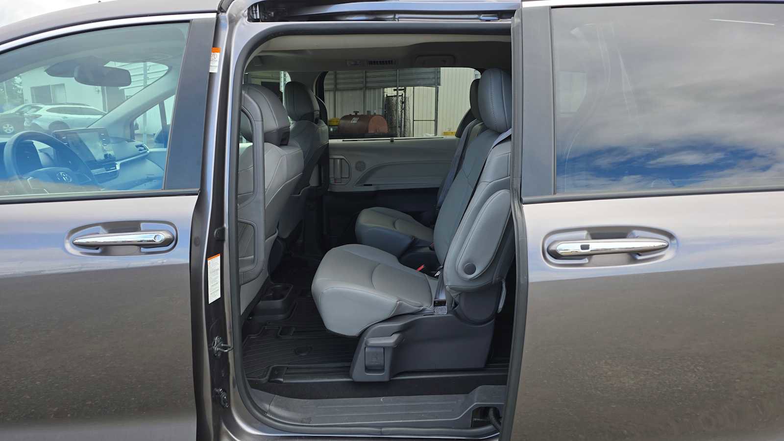 Certified 2021 Toyota Sienna XLE AWD/4WD image 20