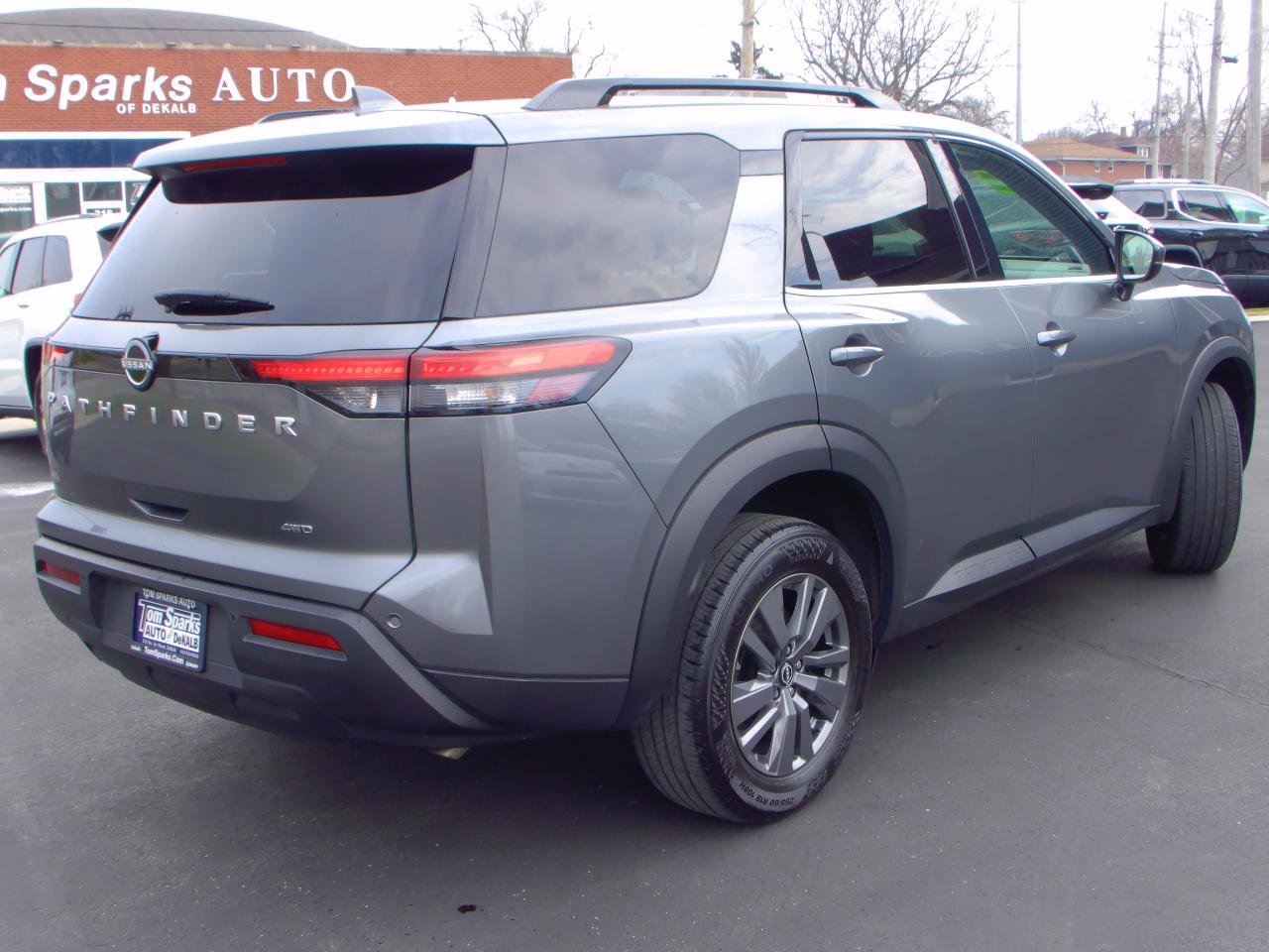 Used 2025 Nissan Pathfinder SV AWD/4WD image 2