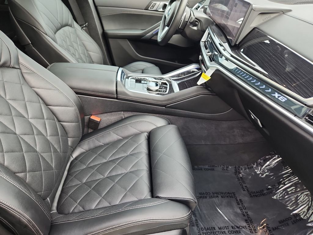 Used 2025 BMW X6 xDrive40i w/ Executive Package image 3
