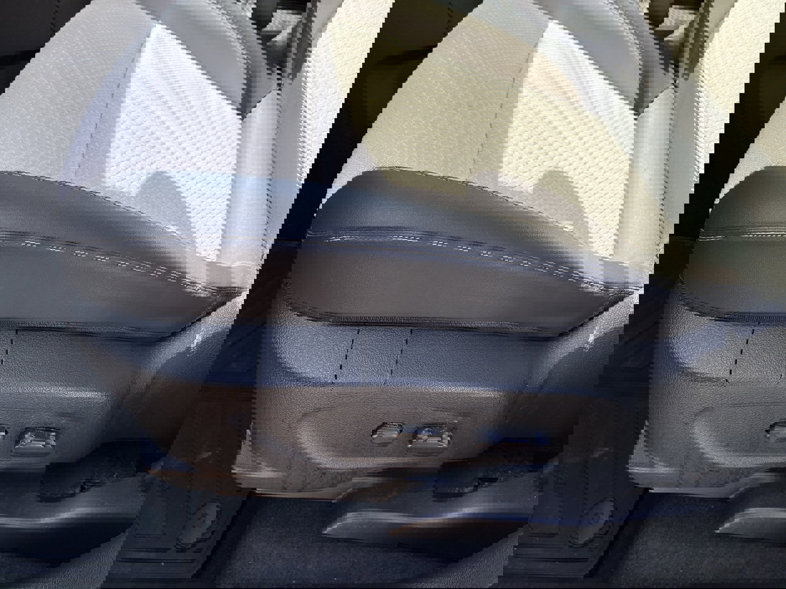 Used 2022 Buick Encore Preferred w/ Safety Package image 27