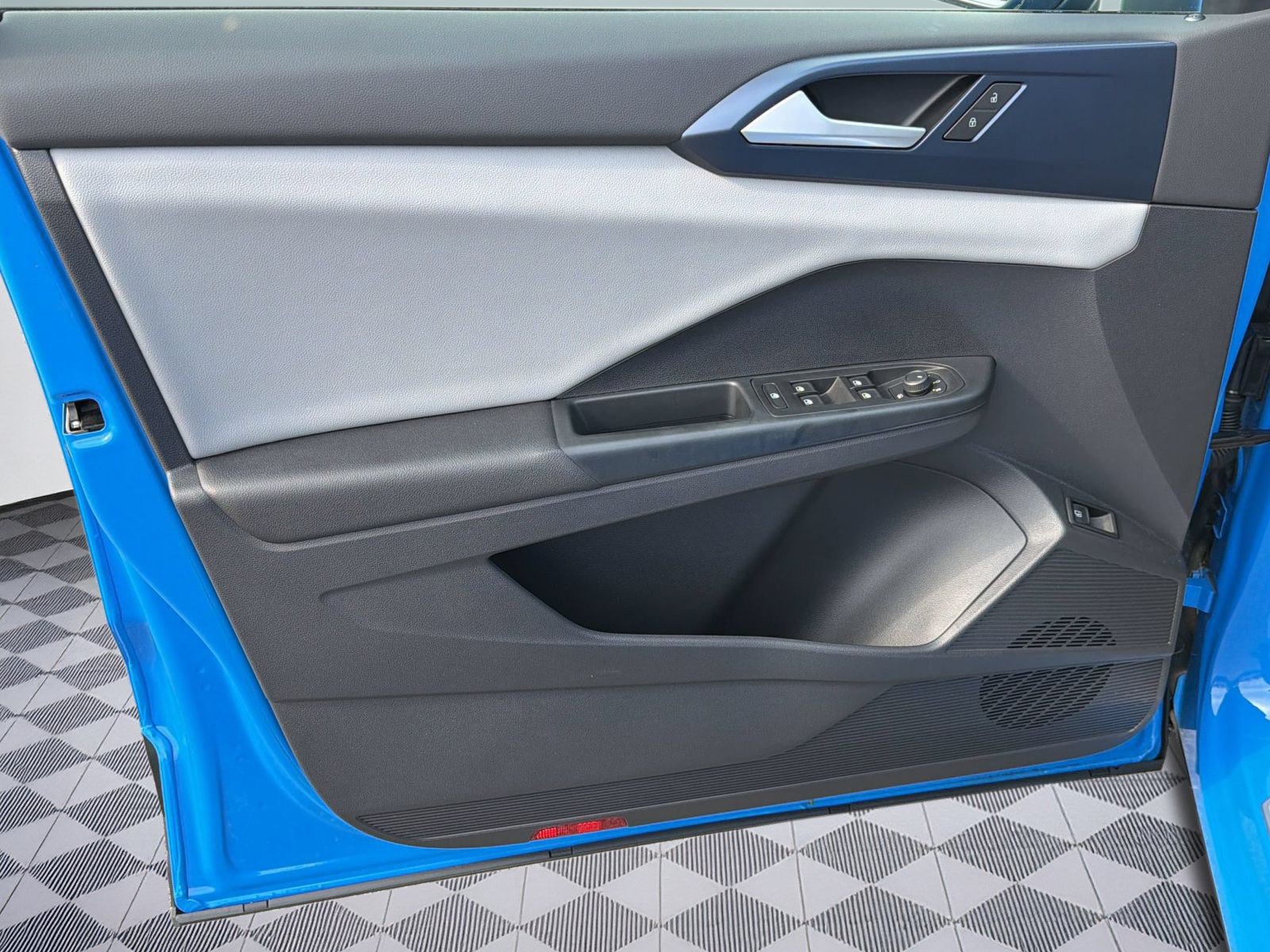 Certified 2022 Volkswagen Taos SE FWD image 25