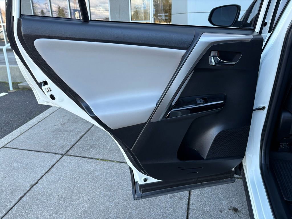 Used 2018 Toyota RAV4 Limited w/ Advanced Technology Package image 13