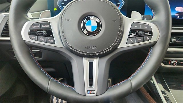 Used 2025 BMW X7 M60i image 43