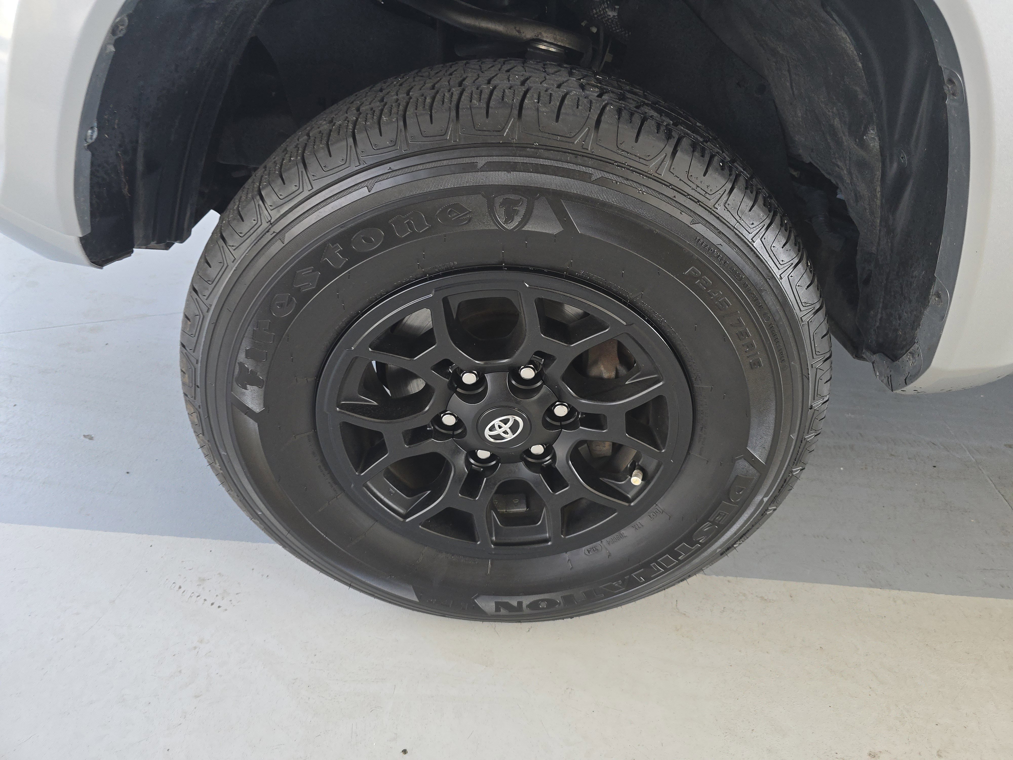 Used 2022 Toyota Tacoma SR5 w/ Technology Package image 8