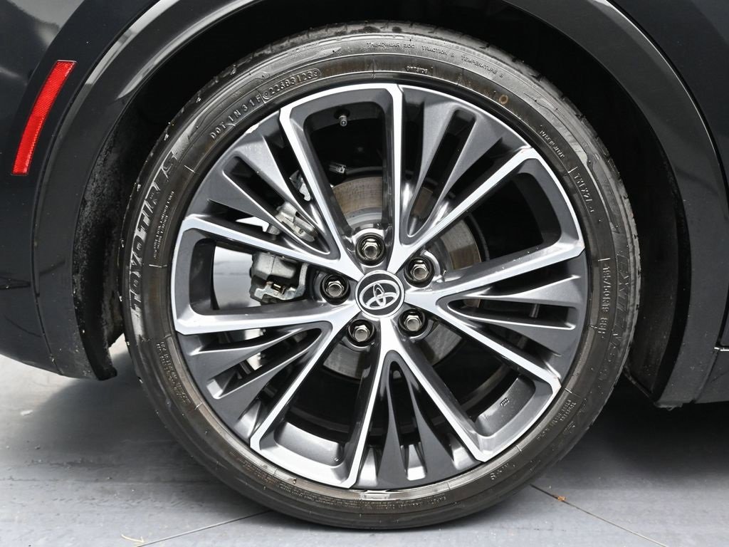 Used 2024 Toyota Prius XLE image 11