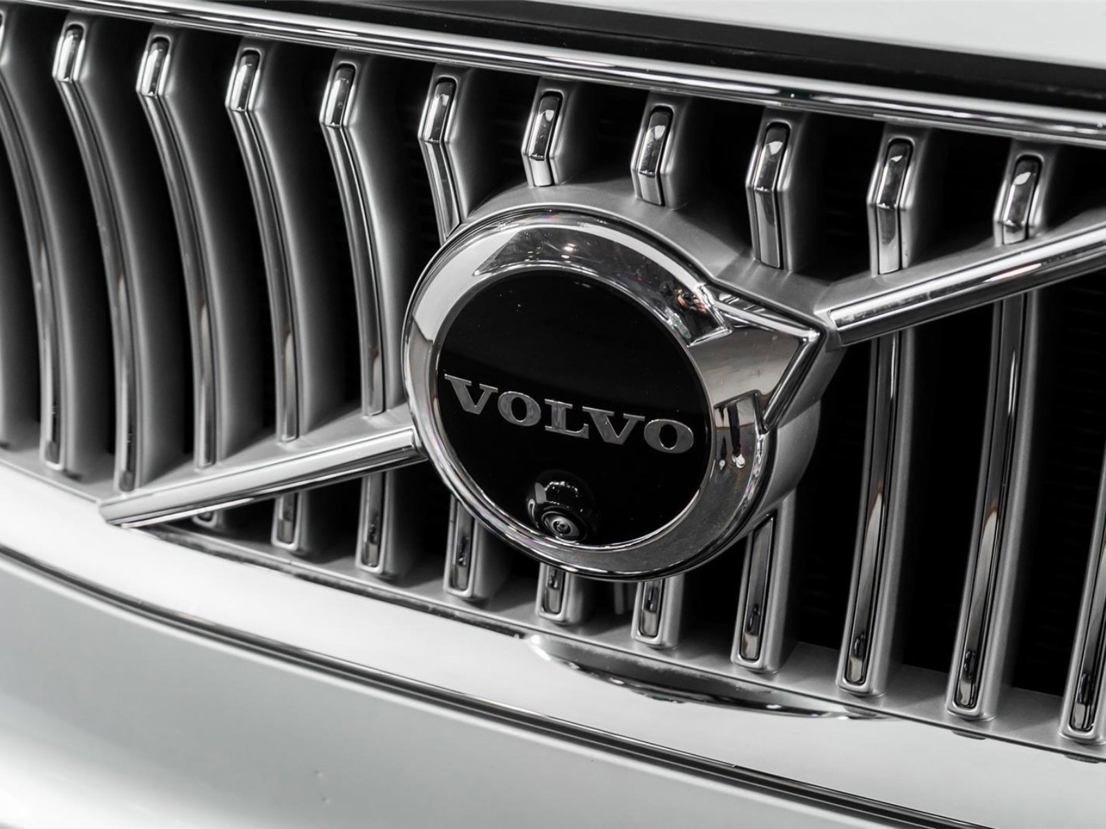 Used 2025 Volvo XC90 B6 Ultra w/ Protection Package Premier image 24