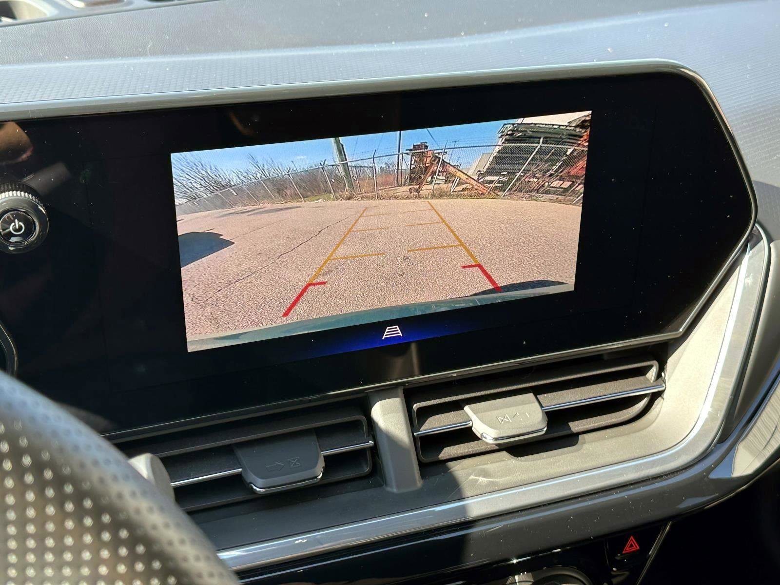 Certified 2024 Chevrolet Trax RS w/ Driver Confidence Package image 22