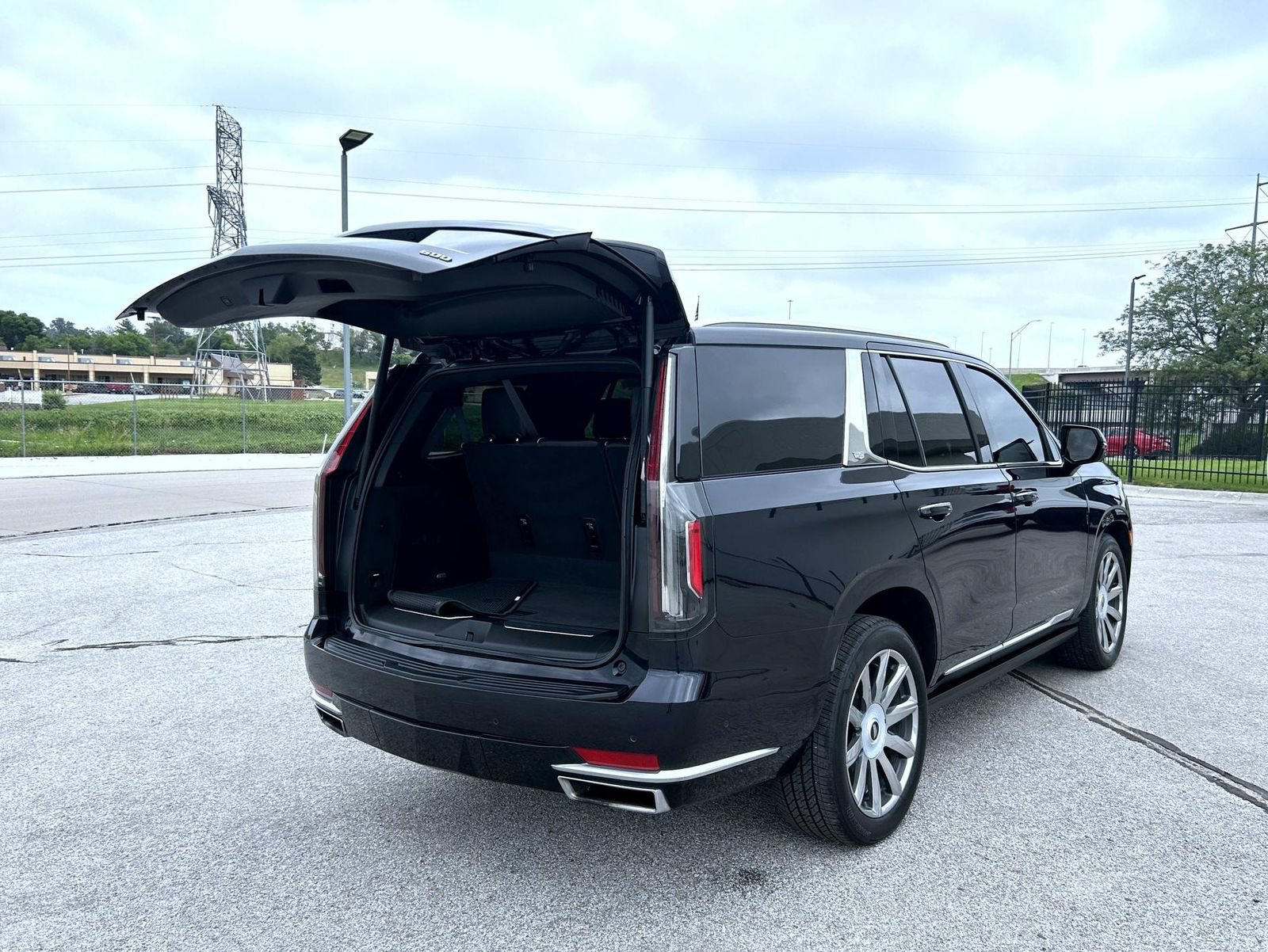 Certified 2023 Cadillac Escalade Premium Luxury Platinum AWD/4WD image 21