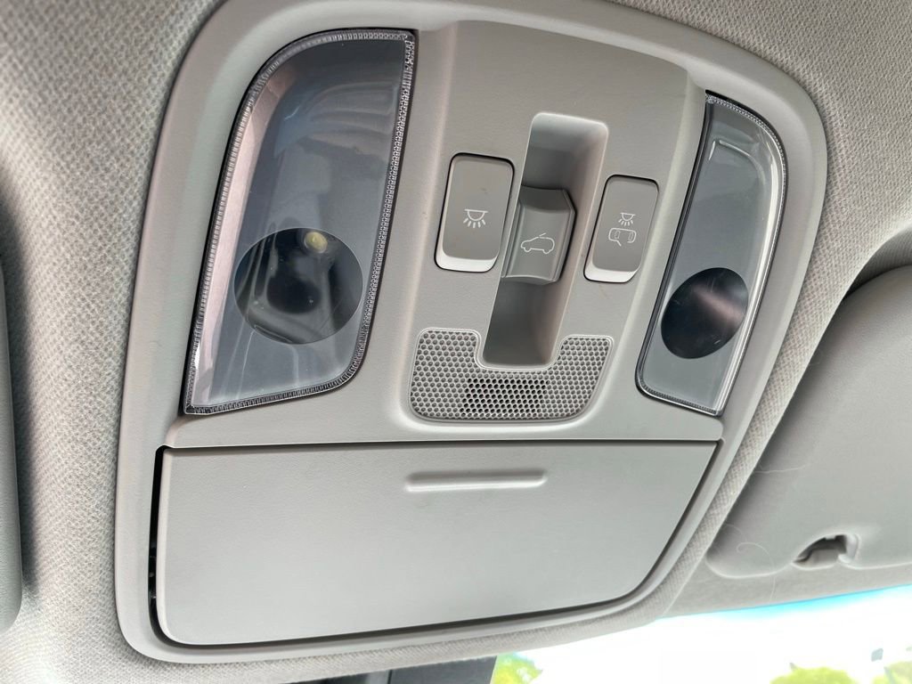 Used 2020 Kia Niro Touring FWD image 18