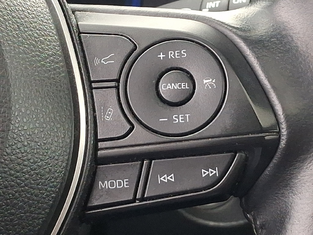 Used 2022 Toyota Corolla Cross XLE w/ Convenience Package AWD/4WD image 22