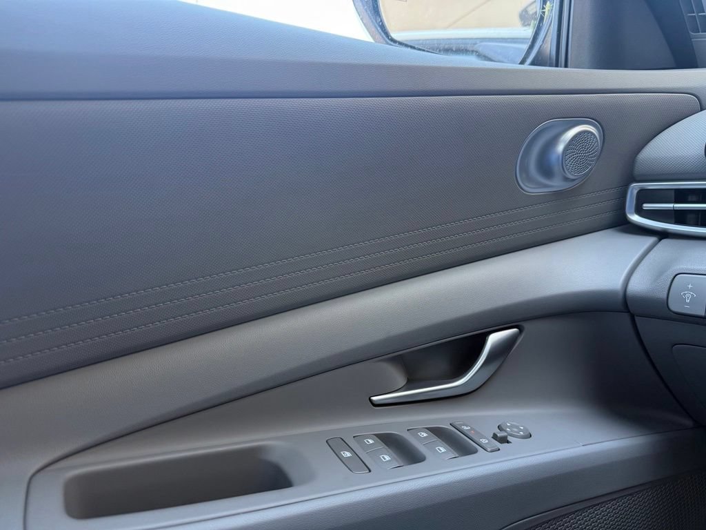 New 2026 Hyundai Elantra Hybrid FWD image 11