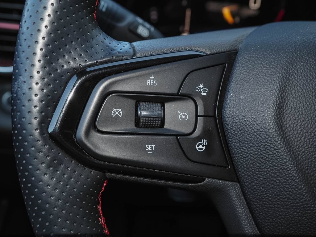 Used 2025 Chevrolet Trax RS w/ Sunroof Package FWD image 29