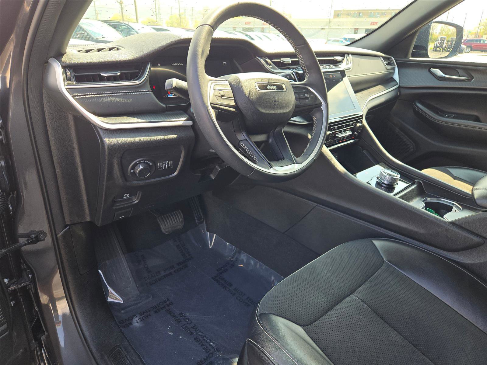 Used 2024 Jeep Grand Cherokee Altitude image 25