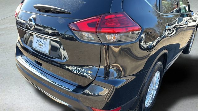 Used 2017 Nissan Rogue SV w/ Sun & Sound Touring Package image 36