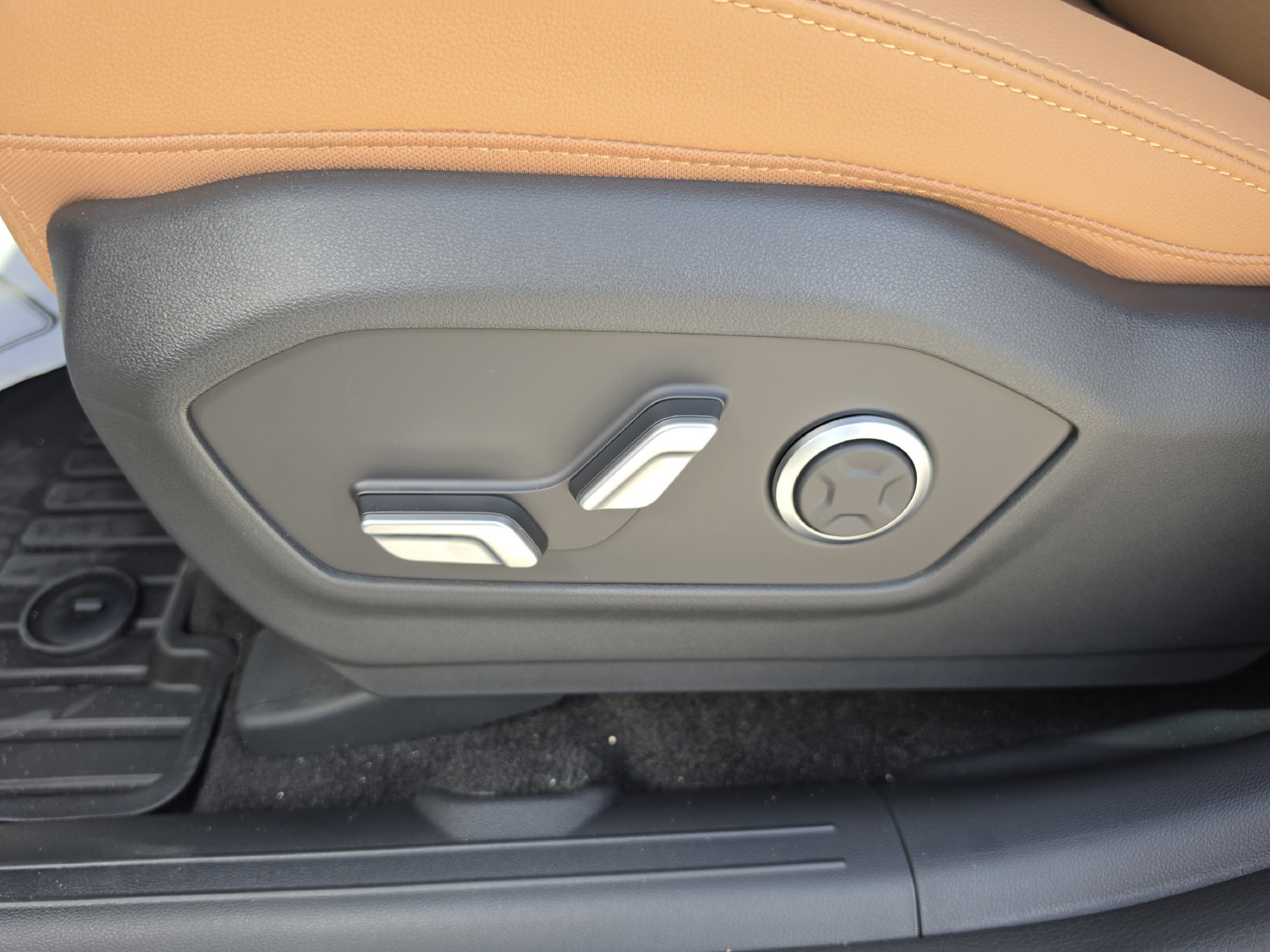 New 2027 Hyundai Santa Fe Limited FWD image 25