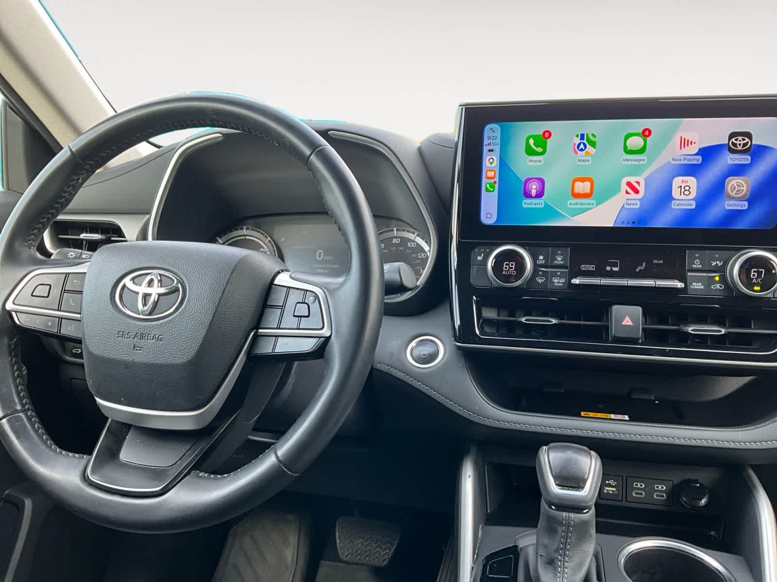 Used 2024 Toyota Highlander XLE AWD/4WD image 13