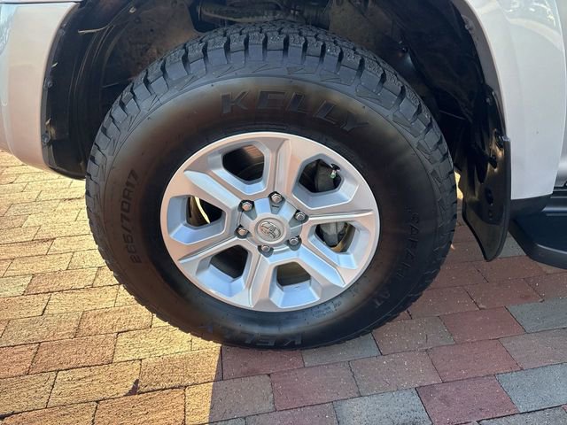 Used 2022 Toyota 4Runner SR5 Premium image 10