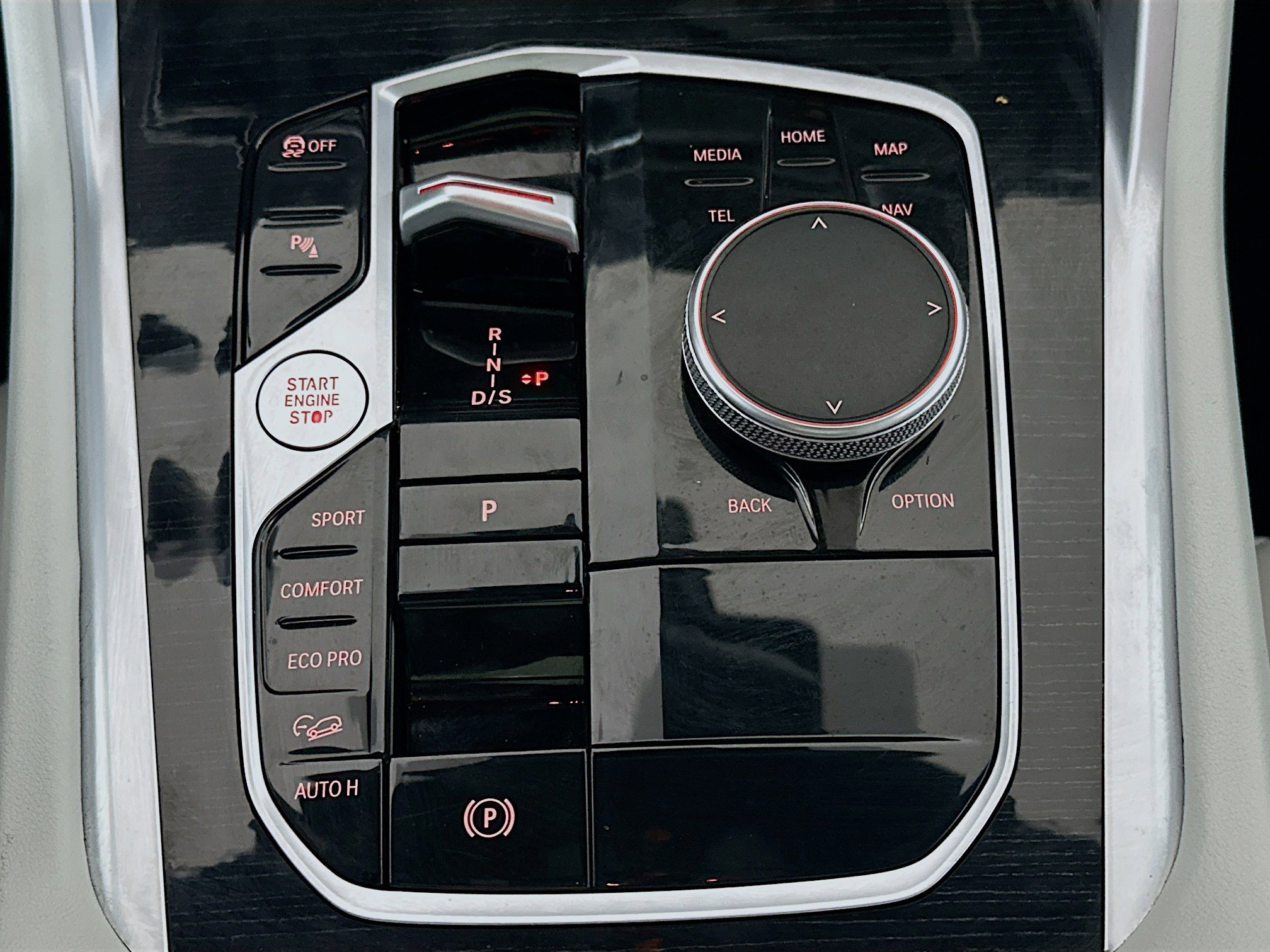 Used 2024 BMW X6 xDrive40i w/ Parking Assistance Package image 25