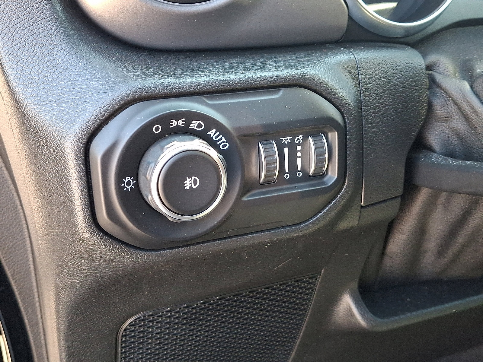 Used 2021 Jeep Wrangler Sport image 29