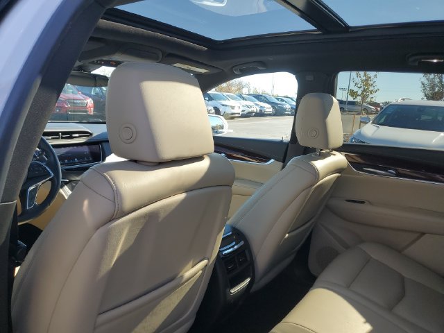 Used 2017 Cadillac XT5 Luxury w/ Driver Awareness Package AWD/4WD image 11