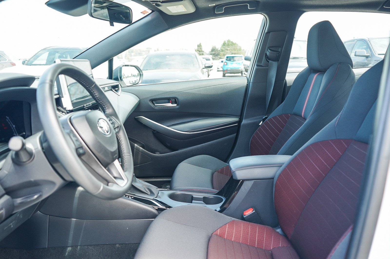 Certified 2025 Toyota Corolla SE w/ SE Premium Package FWD image 20