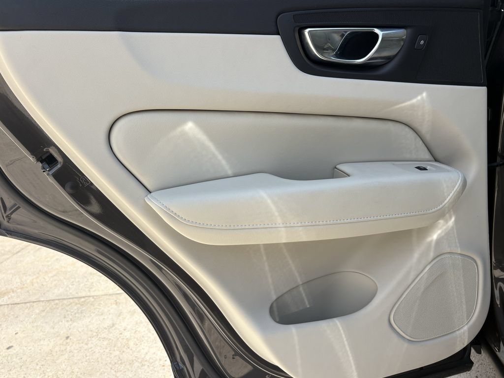 Used 2022 Volvo XC60 B6 Inscription w/ Advanced Package AWD/4WD image 23