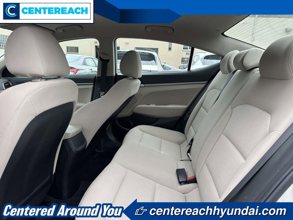 Used 2018 Hyundai Elantra SE w/ SE Connectivity Package 04 FWD image 9