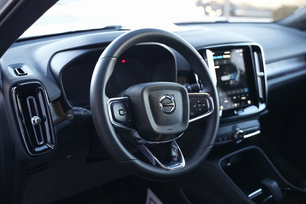 Used 2023 Volvo XC40 Recharge Ultimate image 31