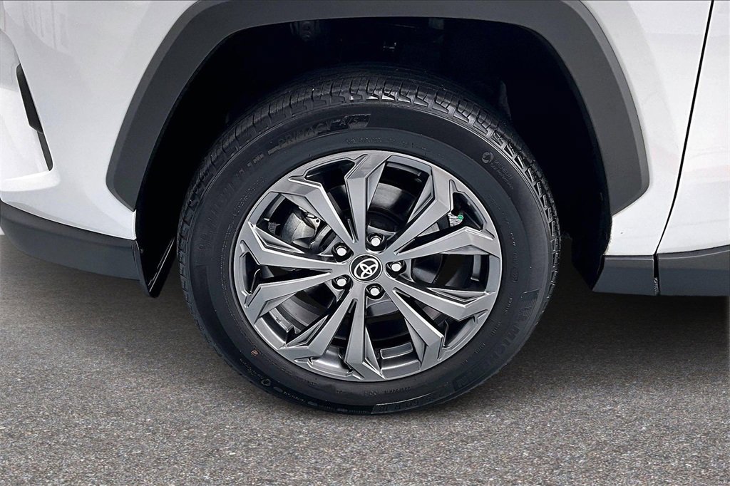 Used 2023 Toyota RAV4 XLE Premium image 30