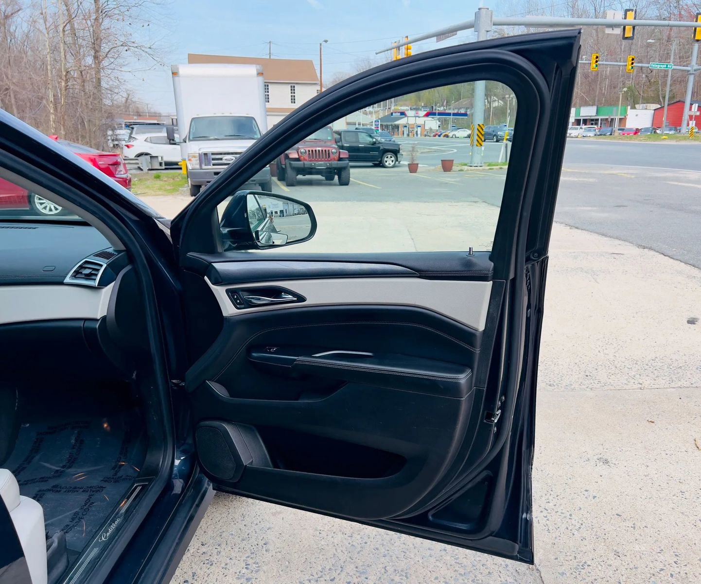 Used 2015 Cadillac SRX FWD image 12