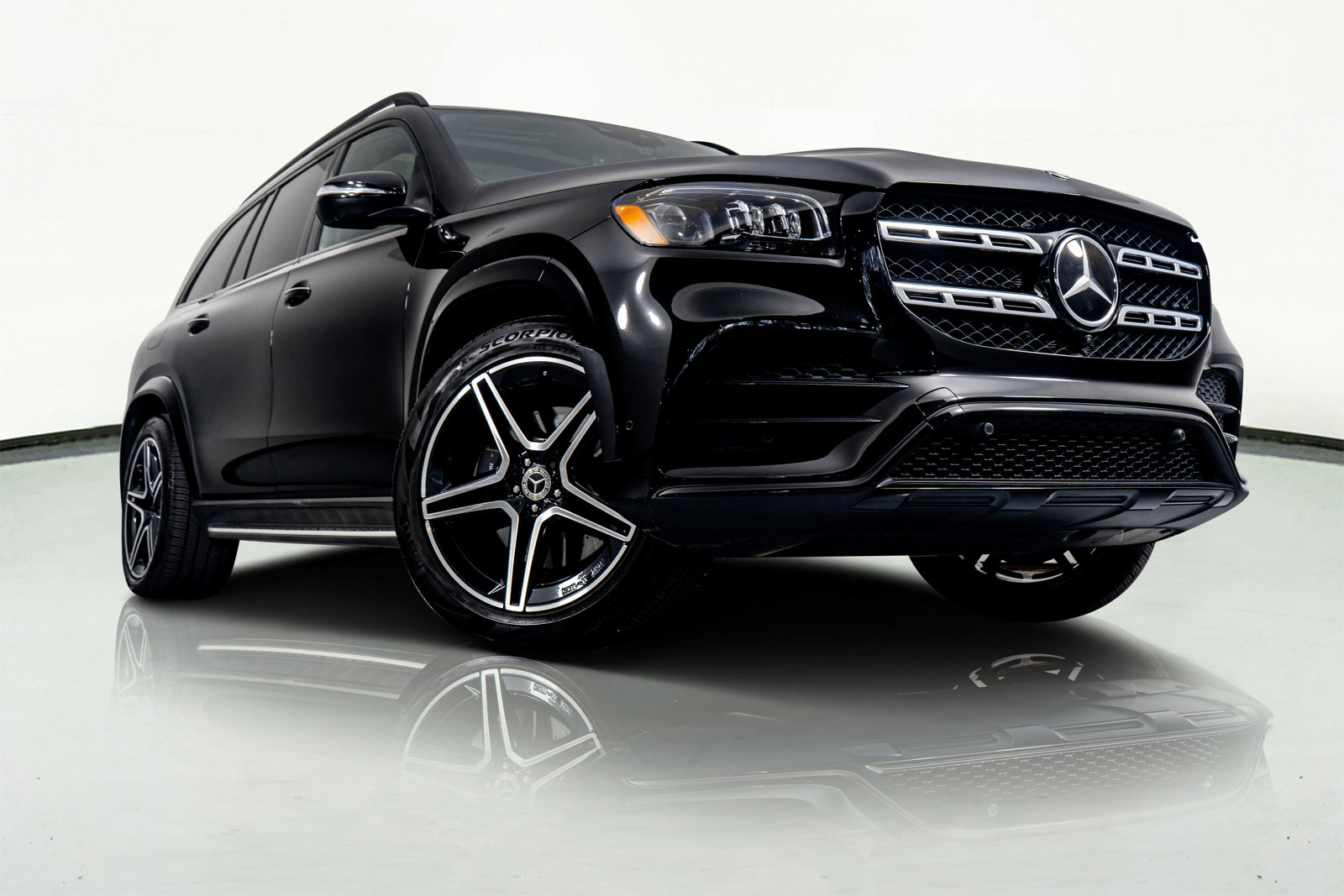 Used 2023 Mercedes-Benz GLS 580 4MATIC image 4