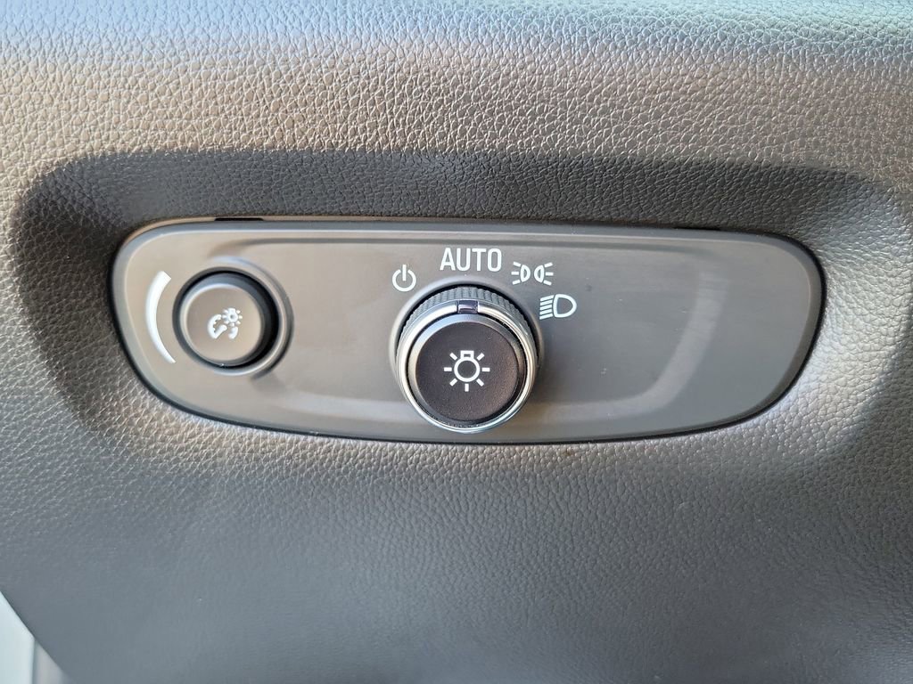 Used 2023 Chevrolet Traverse RS w/ LPO, Floor Liner Package FWD image 19