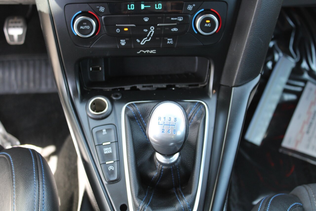 Used 2016 Ford Focus RS AWD/4WD image 29