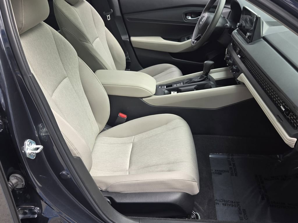 Used 2025 Honda Accord SE image 17