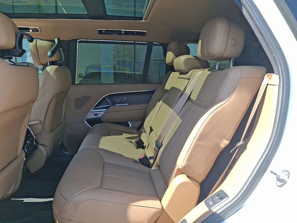 Used 2025 Land Rover Range Rover Long Wheelbase SE image 10