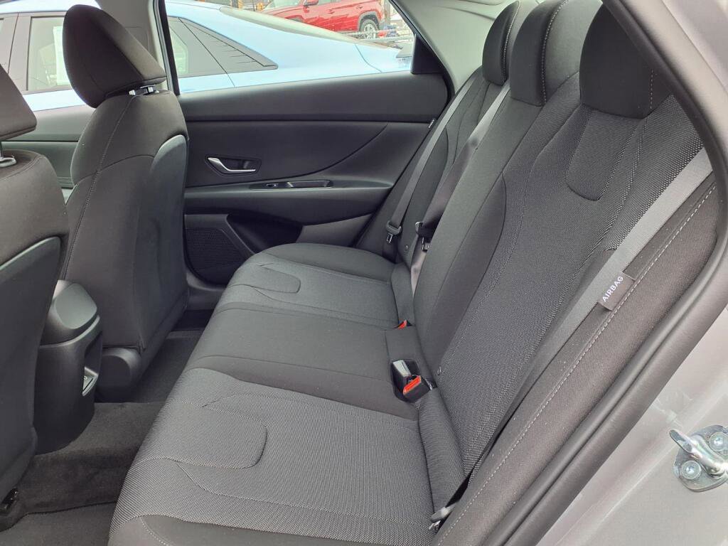 New 2026 Hyundai Elantra SE image 6