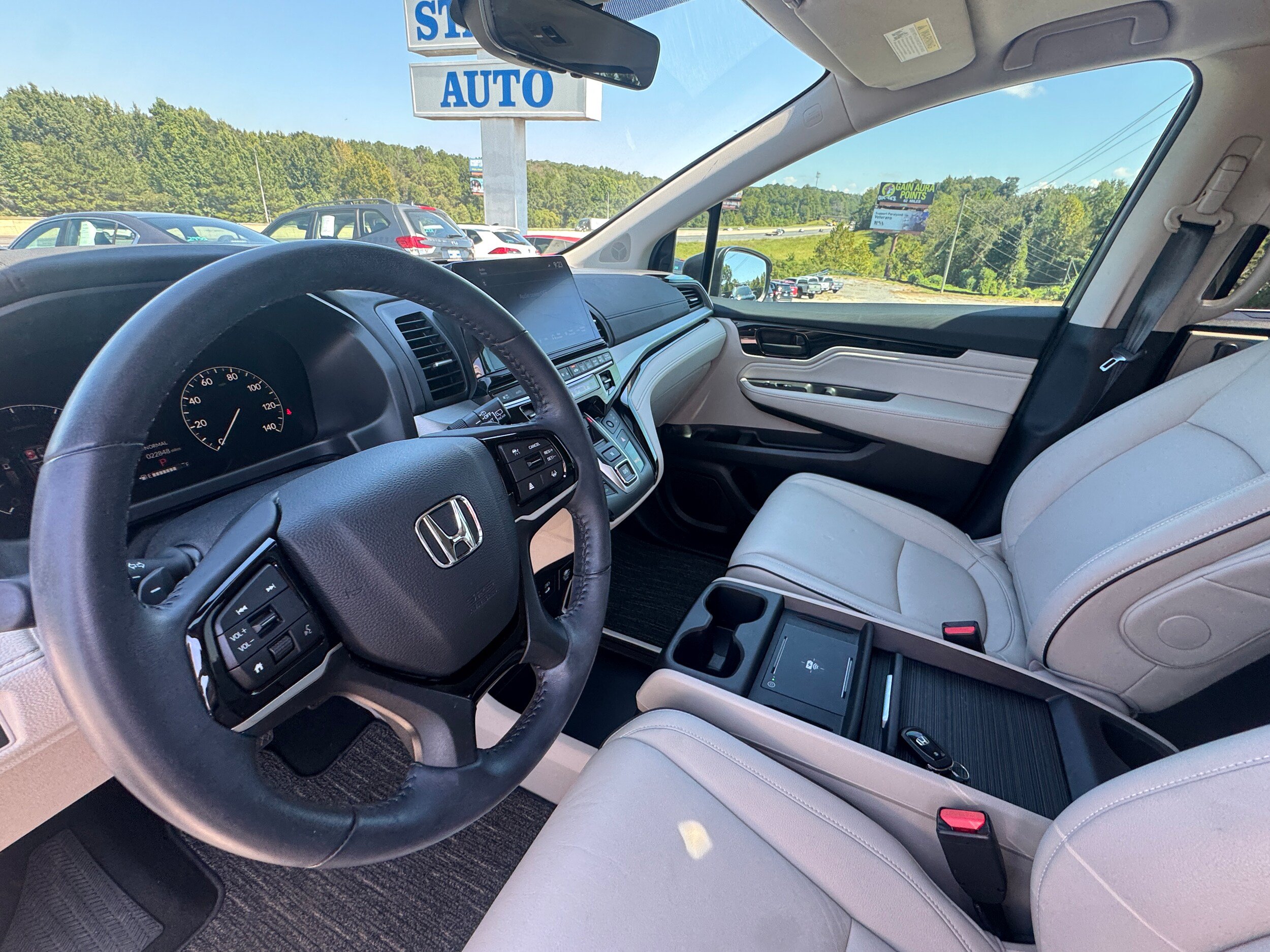 Used 2025 Honda Odyssey Touring image 11