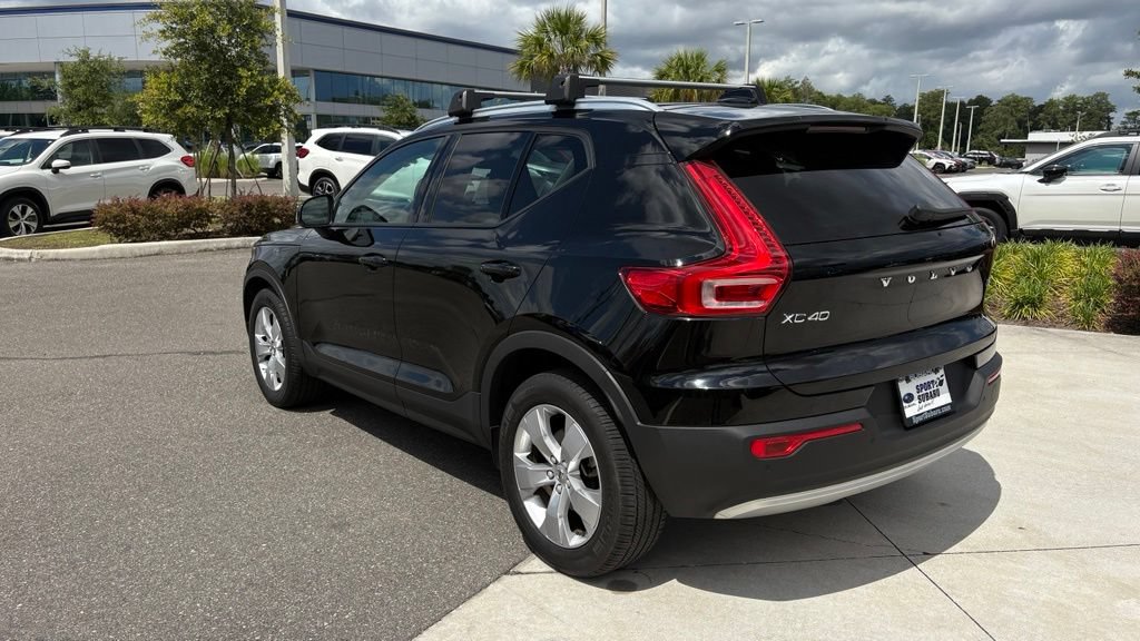 Used 2022 Volvo XC40 T4 Momentum FWD image 7