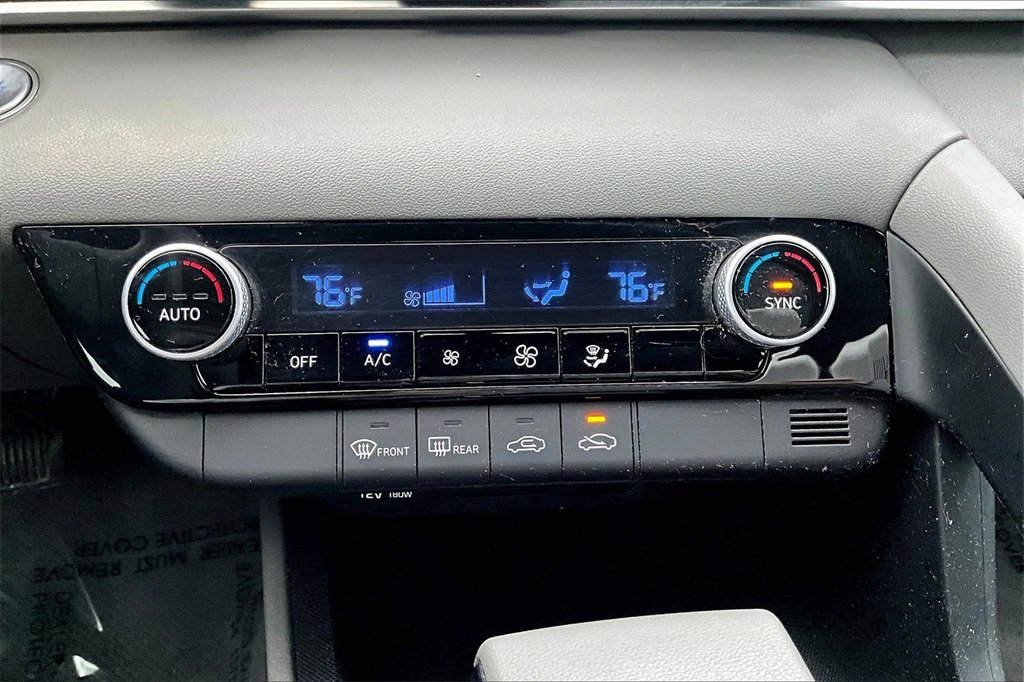 Used 2023 Hyundai Elantra SEL image 31