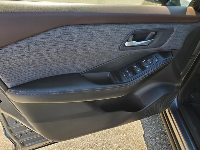 Certified 2023 Nissan Rogue SV FWD image 16