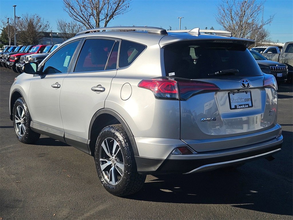 Used 2018 Toyota RAV4 XLE image 4