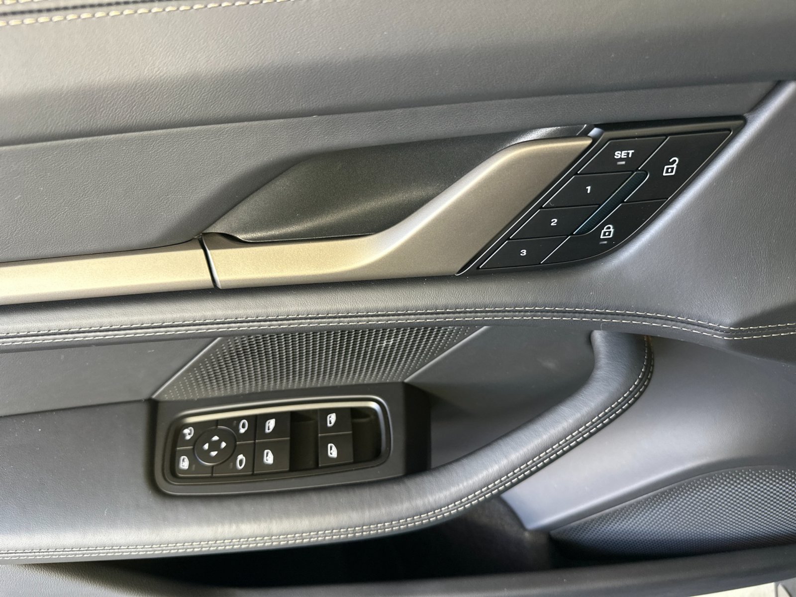 New 2026 Porsche Taycan Turbo AWD/4WD image 12