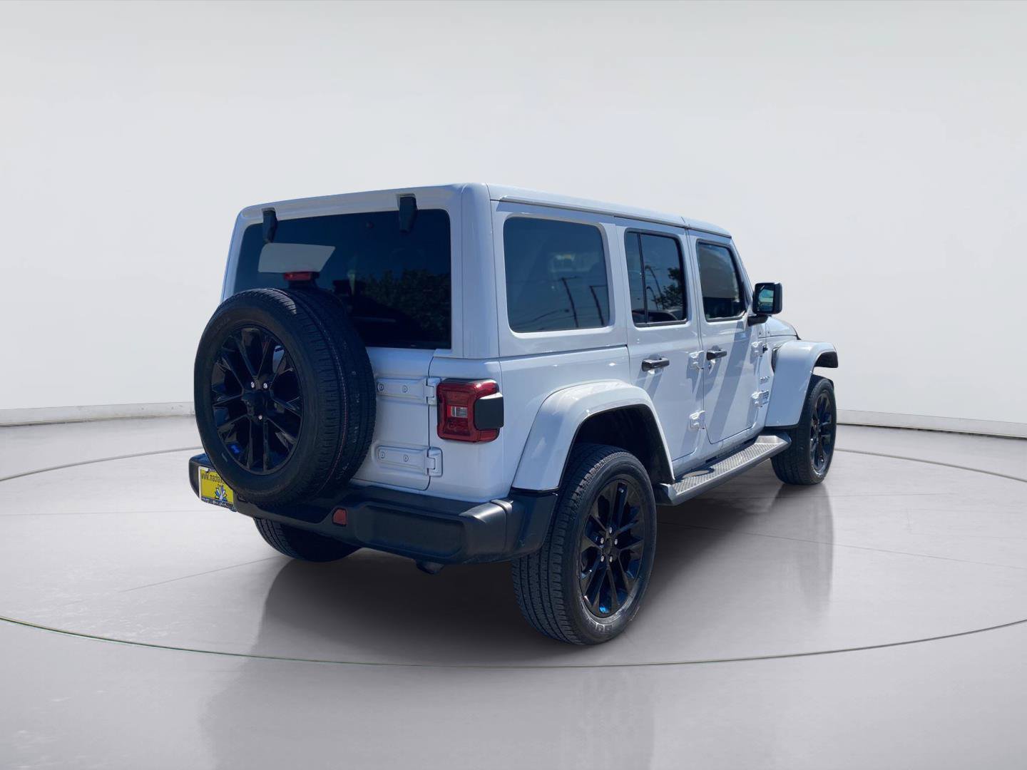 Used 2023 Jeep Wrangler Unlimited Sahara w/ Cold Weather Group AWD/4WD image 5