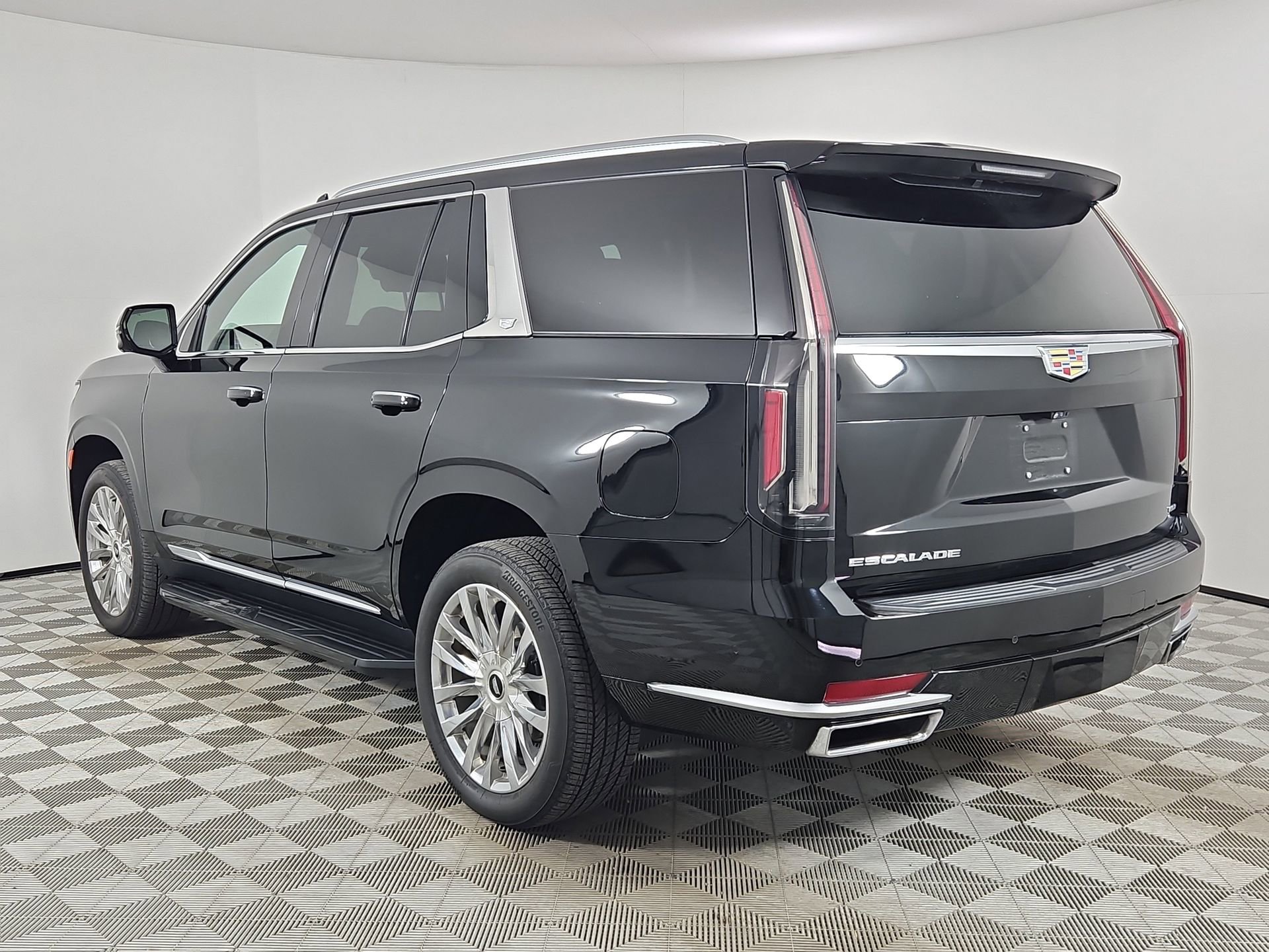 Used 2023 Cadillac Escalade Premium Luxury AWD/4WD image 5