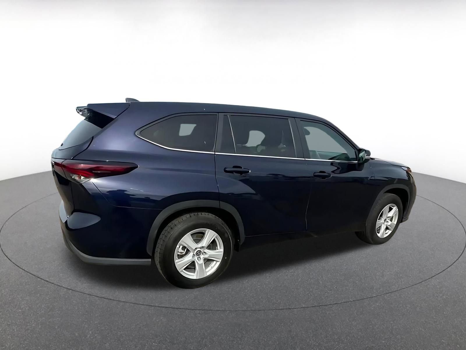 Used 2025 Toyota Highlander LE image 15